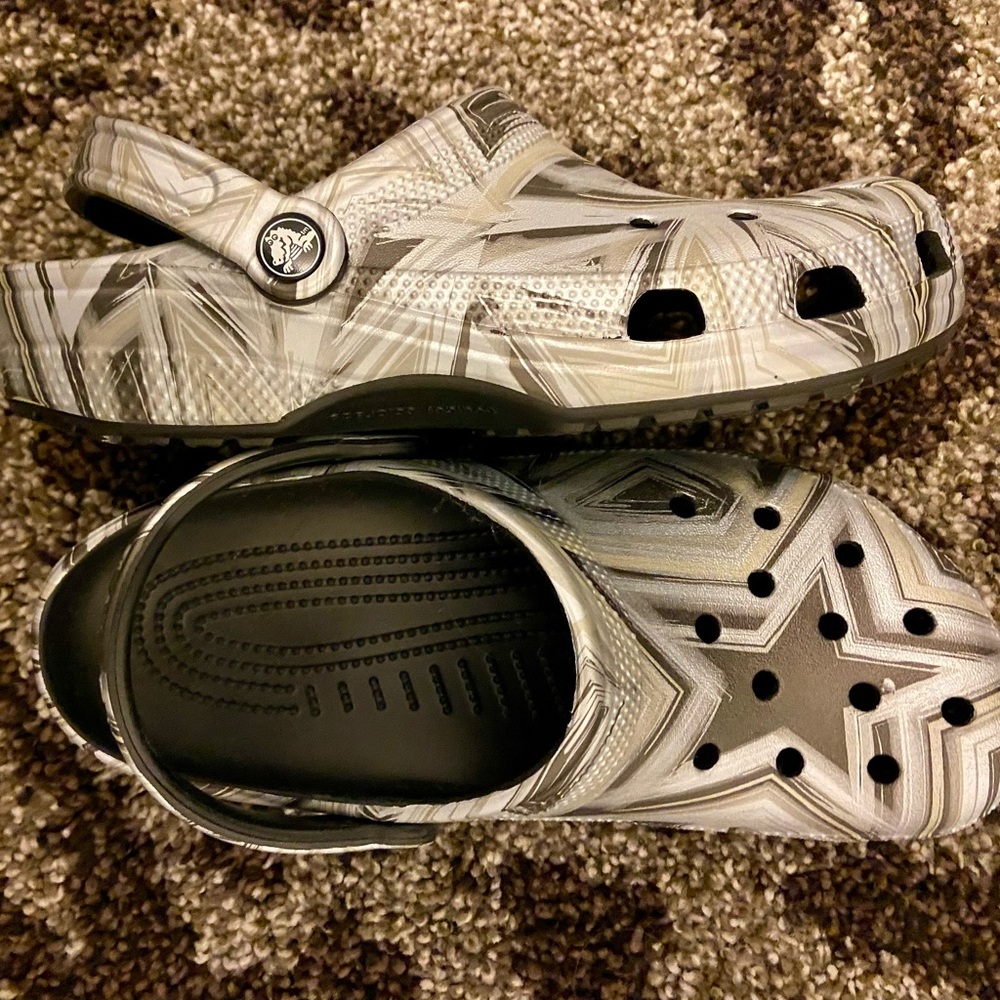 Raiders NFL COLORS silver&black 9 NEW crocs - Picture 6 of 11